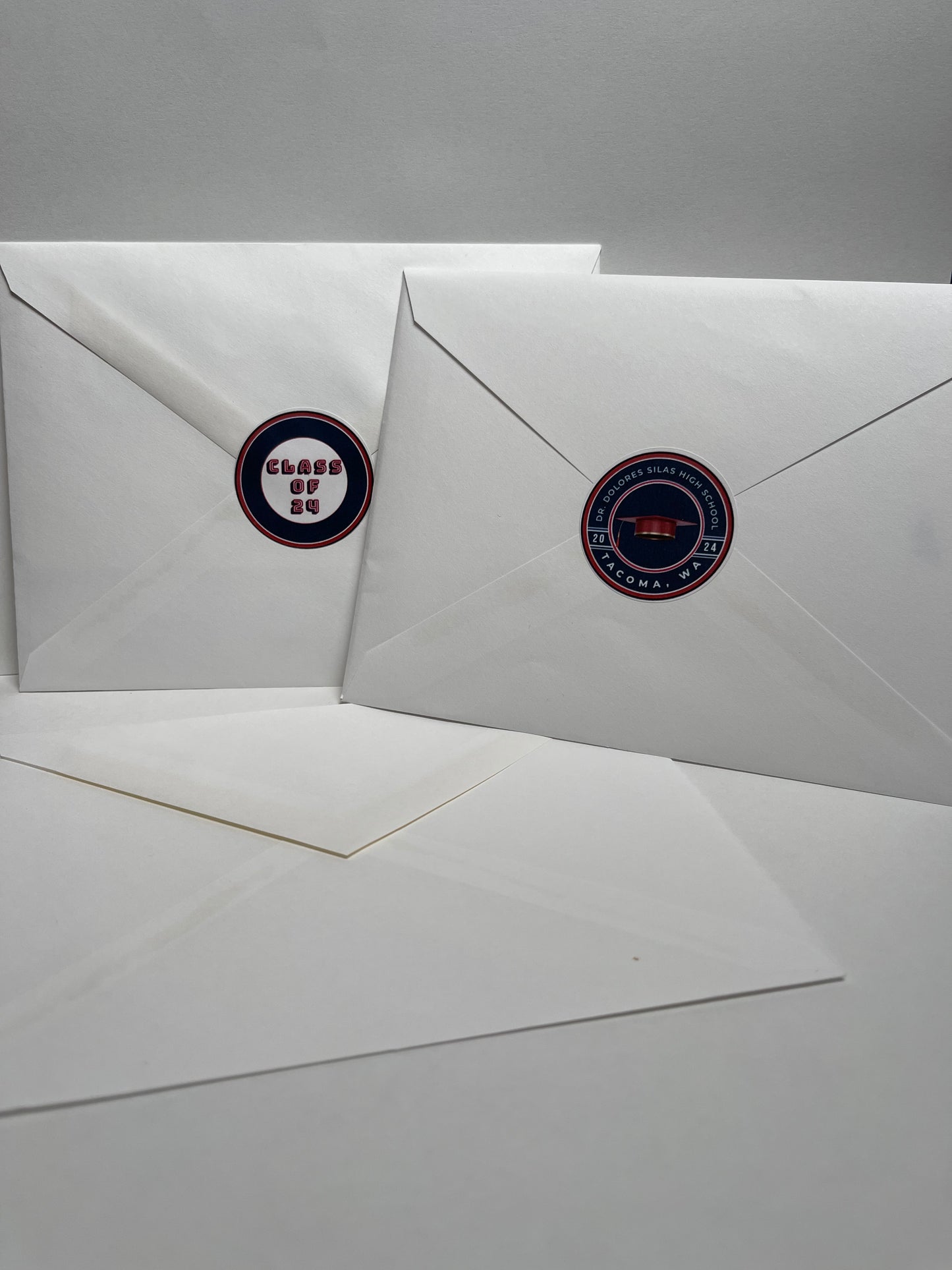 Inner and outer envelope seals.